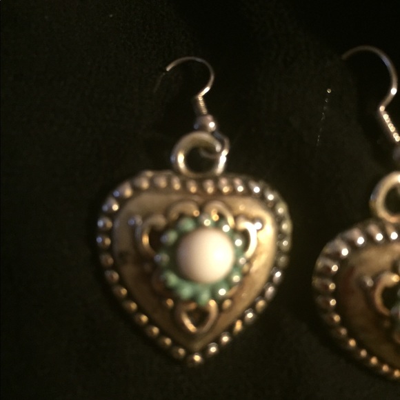 Vintage Heart ❤️ Earrings - Picture 2 of 4